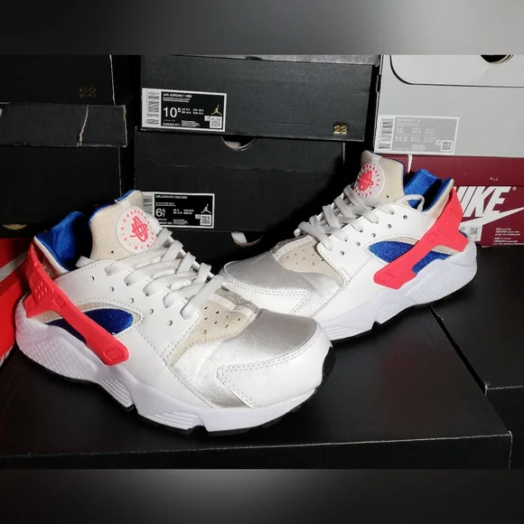 LIKE NEW BARELY WORE NIKE AIR HUARACHE ULTRAMARINE WOMEN US SIZE 9.5 - Picture 4 of 11